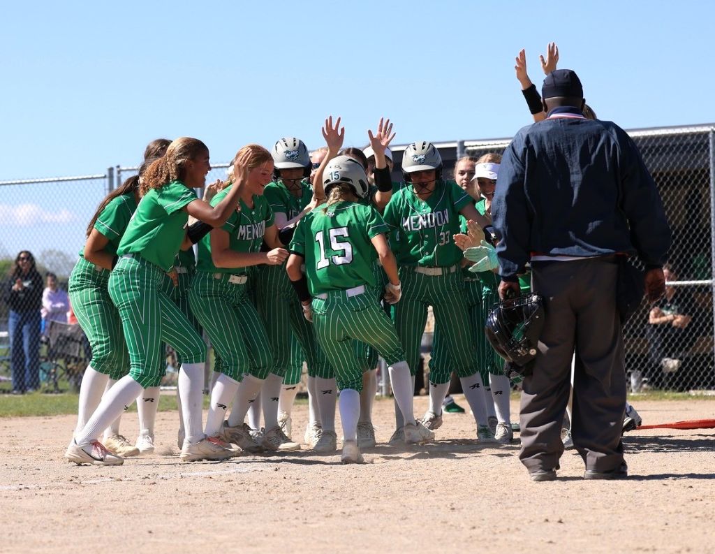 Host Mendon softball goes 3-0 at own Round Robin Tournament